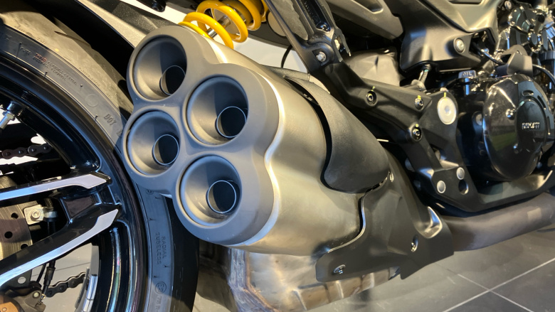 Ducati X Diavel V4 Burning Red (25MY)
